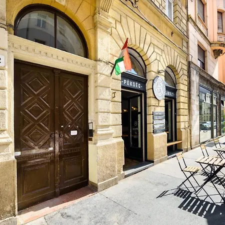 Spacious & Serene Downtown With Free Parking Lejlighed Budapest