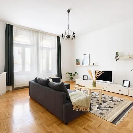 Apartmán Spacious & Serene Downtown With Free Parking Budapešť