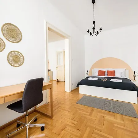 Spacious & Serene Downtown With Free Parking