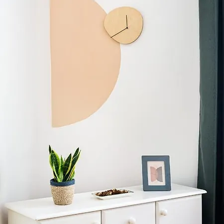 Spacious & Serene Downtown With Free Parking *