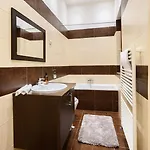 Spacious & Serene Downtown With Free Parking
